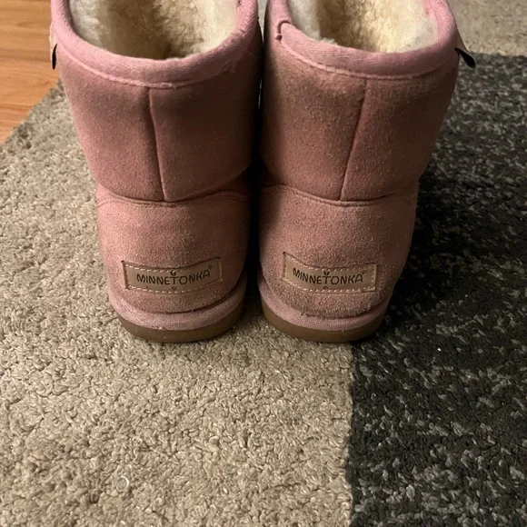 Pink ugg like boots - Picture 3 of 4